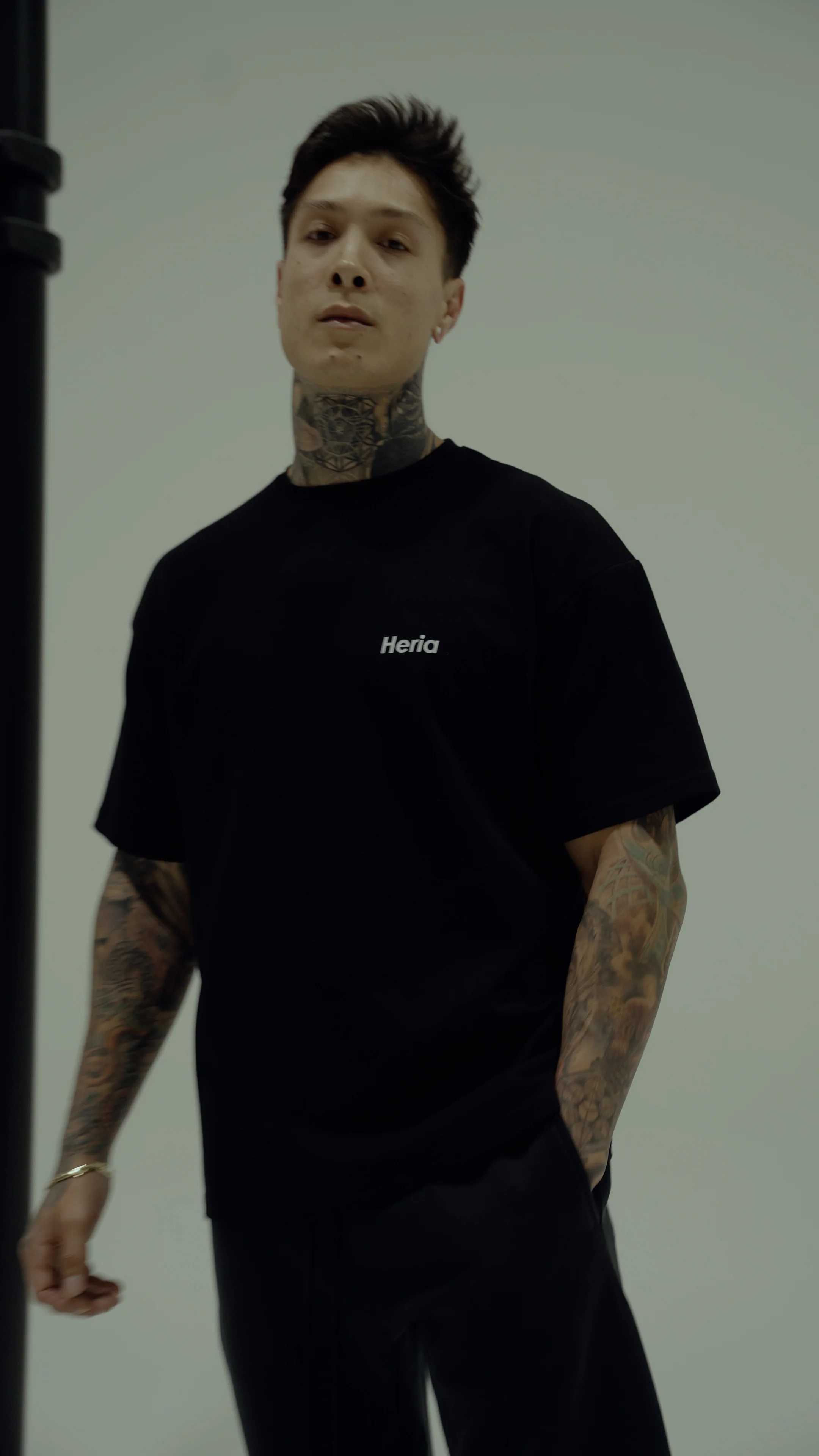 Heria Ripped Hands Tee - Image 6